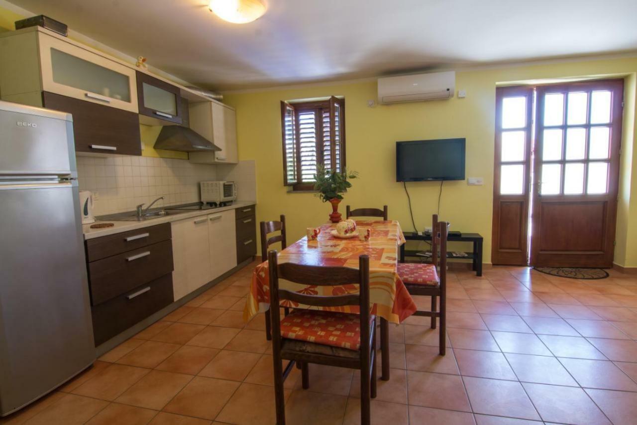 מאלי לוסיניי Apartments Villa Forida מראה חיצוני תמונה